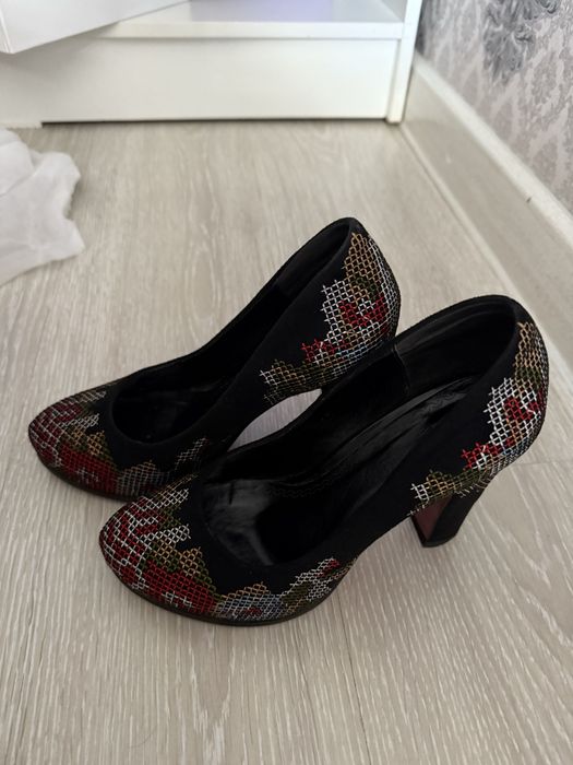 Продам туфли женские