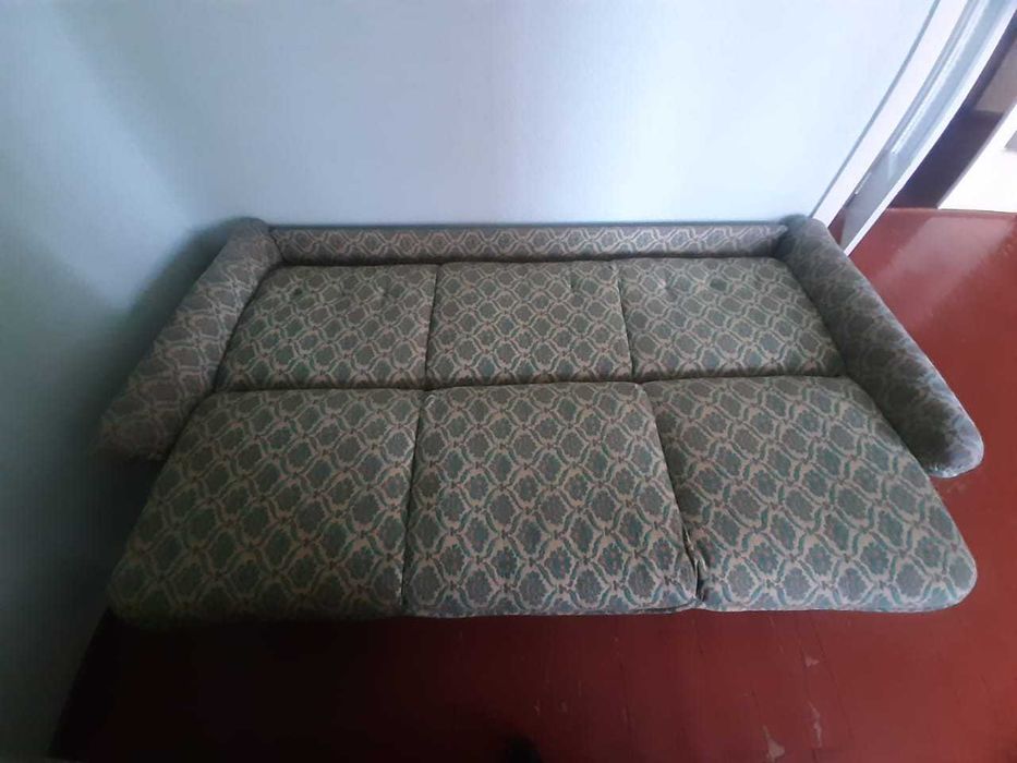 Продам диван с двумя креслами