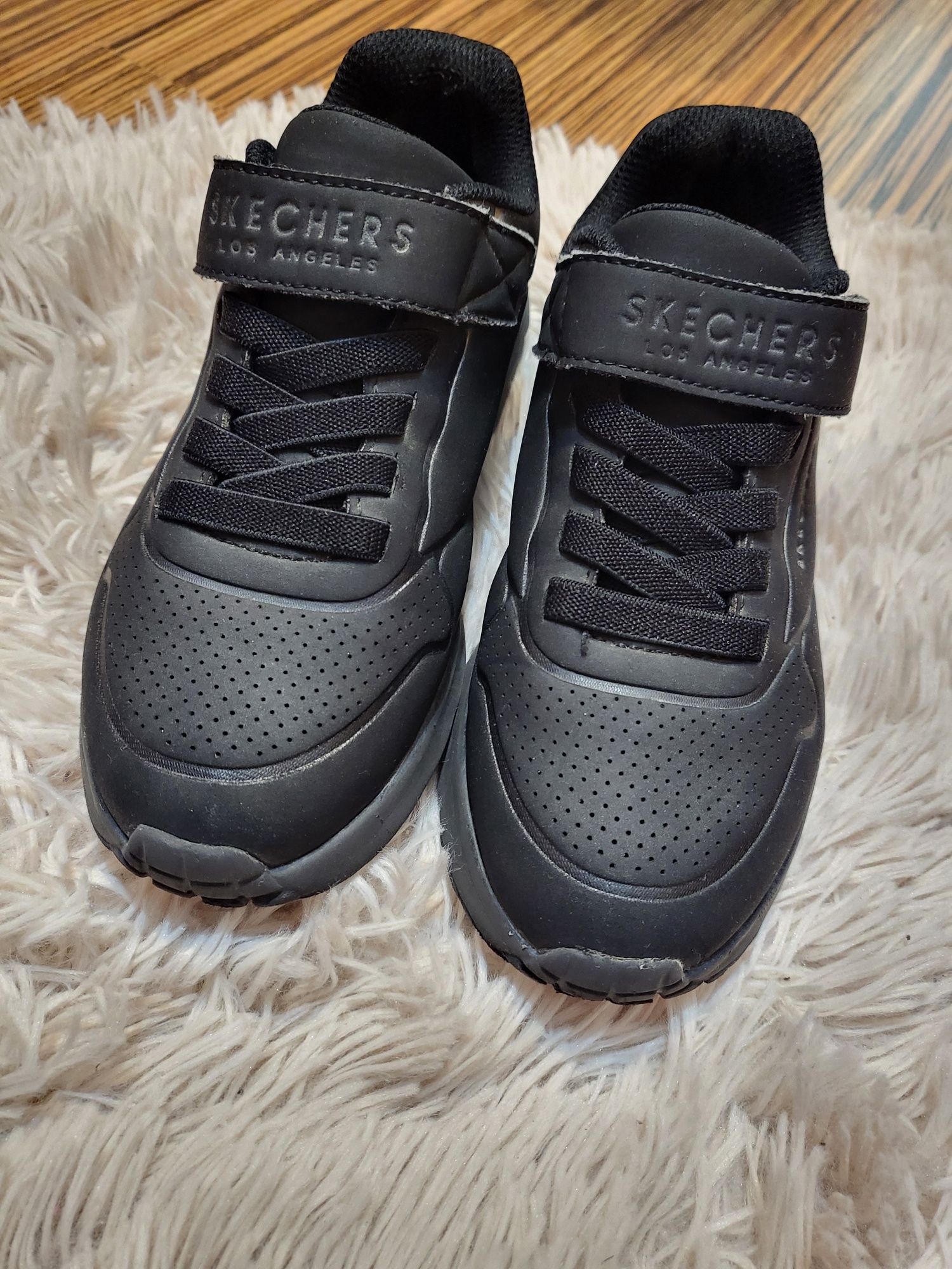 Adidasi skechers mărimea 29
