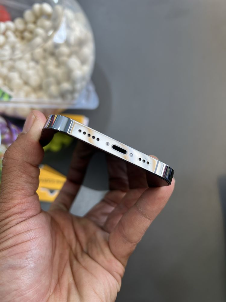 iPhone 13 Pro 128GB телефон в отличном состоянии.