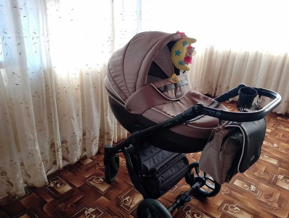 Количка, летен и зимен кош. Запазена ползвана много,малко пъти.