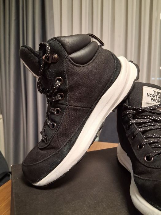 Зимни апрески на марките Тhe North Face ; Adidas Terrex ; H&M