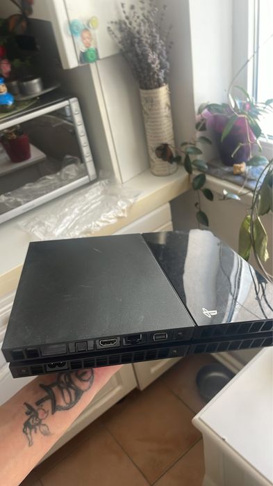 Vand Ps4 in stare foarte buna