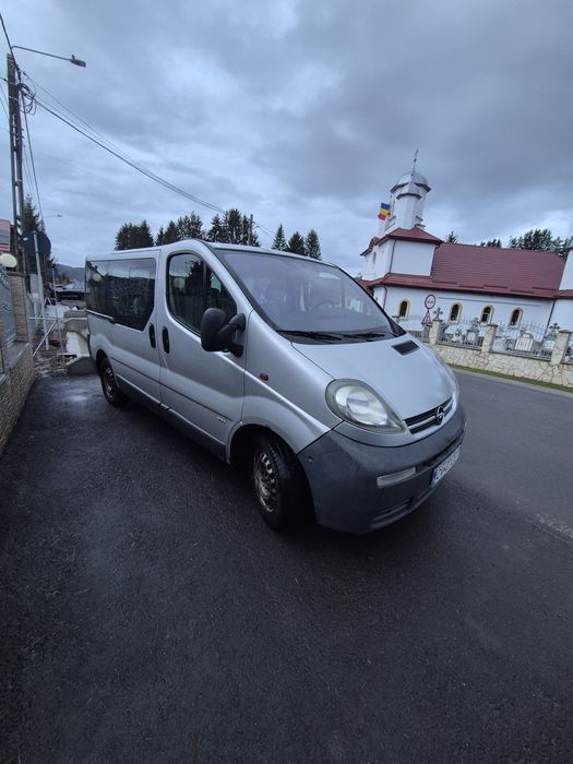 Vând/Schimb Opel vivaro 8+1 locuri 1,9 tdi