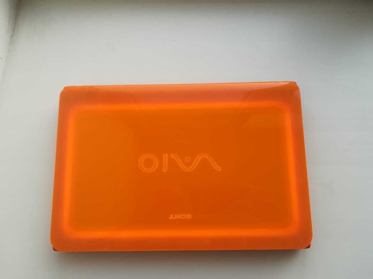 Ноутбук Sony Vaio (оранжевый)