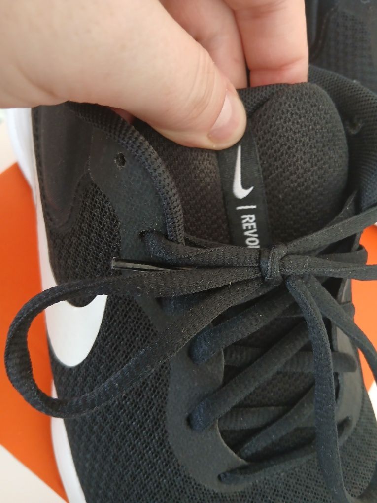 Маратонки Nike 42,5 стелка 27 см