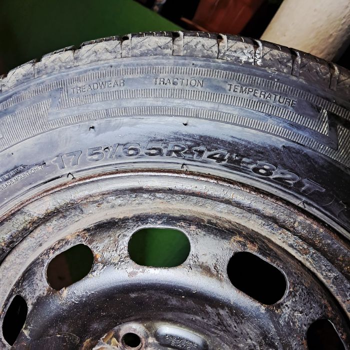 Vand roti cu cauciucuri de ford fista 2004