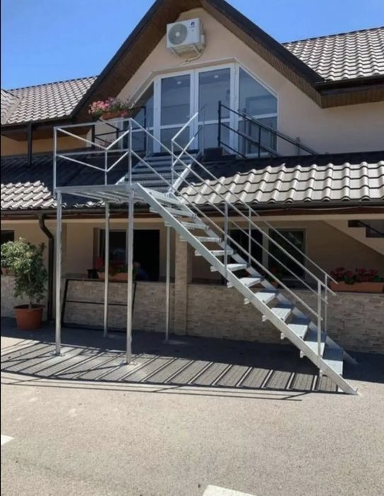 Vând scări zincate