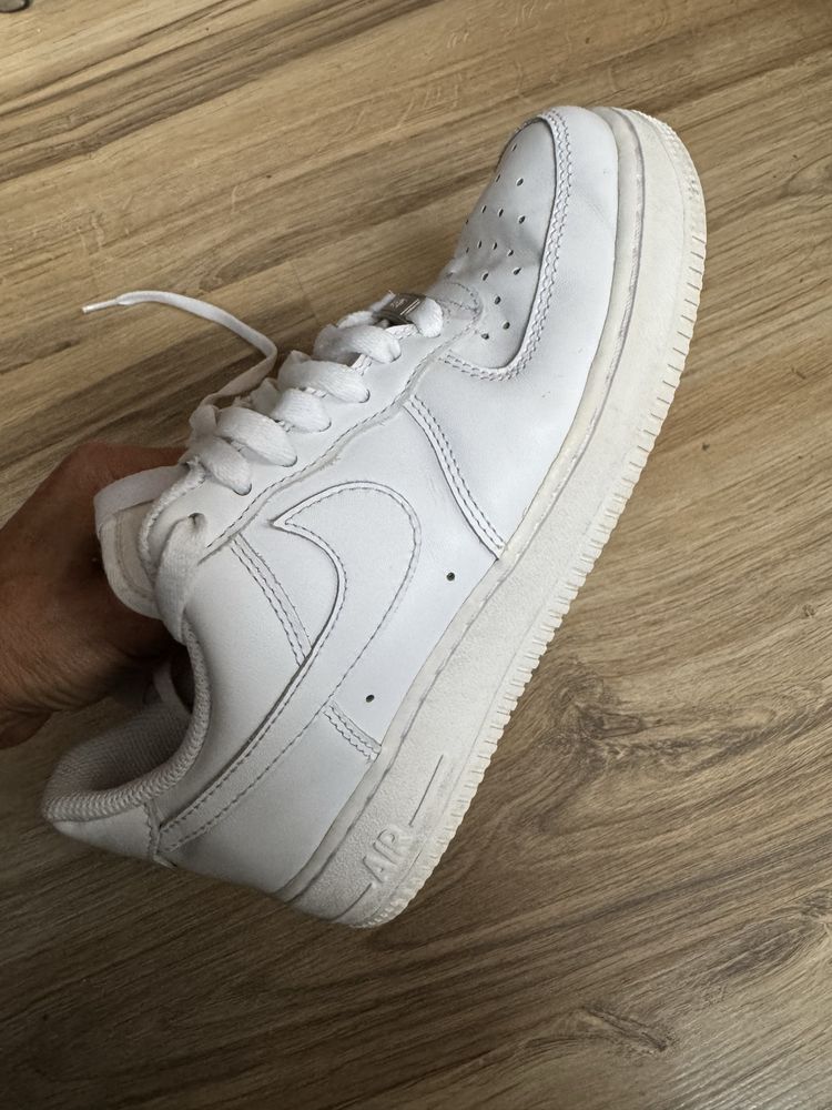 Оригинални бели кецове Nike Air Force ! 36,5 н