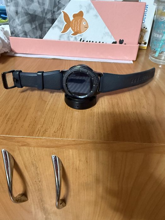 Продам часы Самсунг gear s3