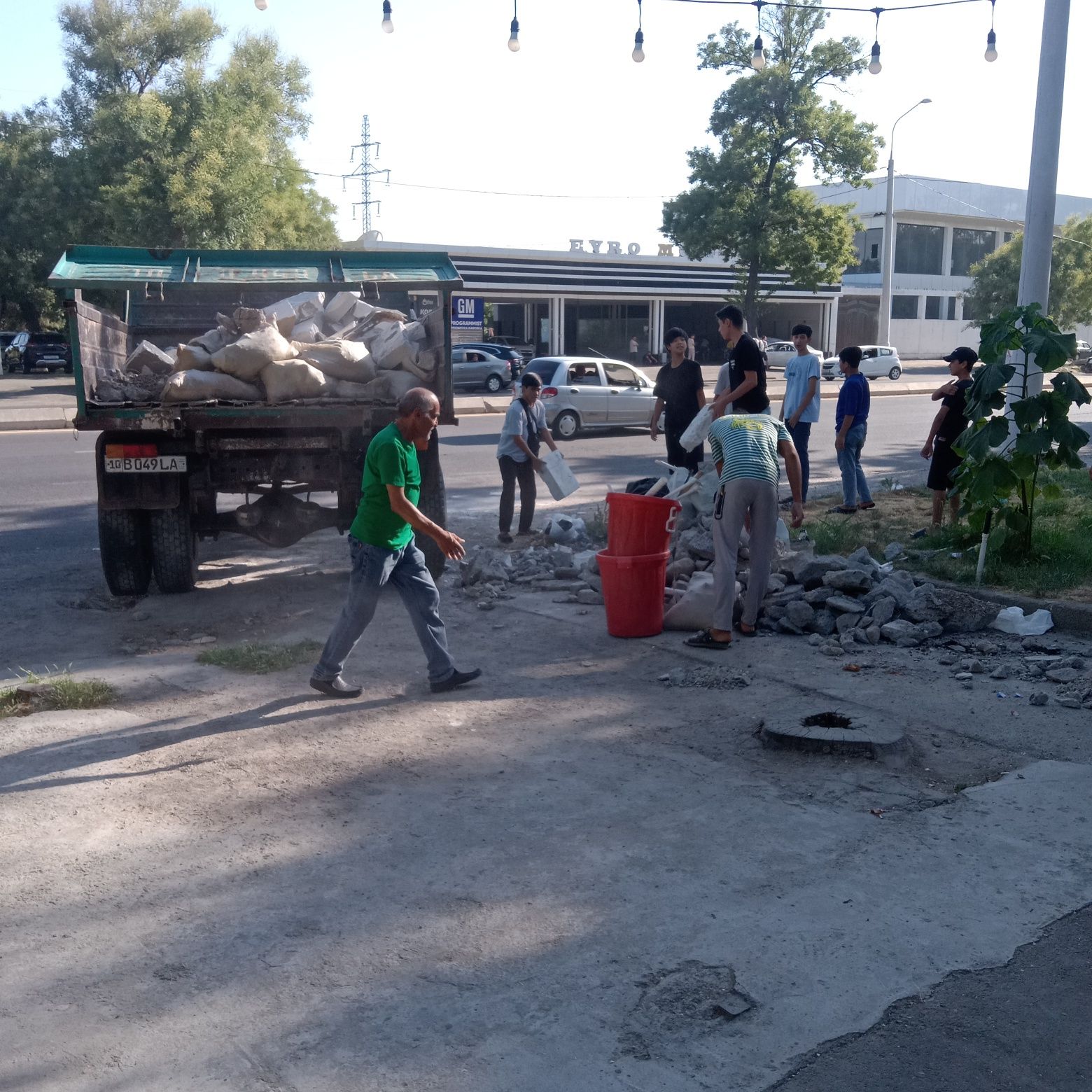 Вывоз строй мусора и хлама24/7Зил.Ahlat chiqindi musor tashish ZIL