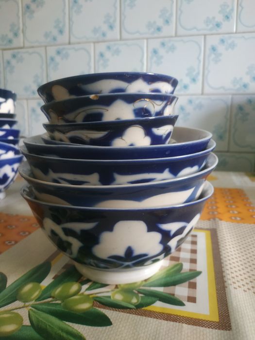 Набор посуды почти новый.