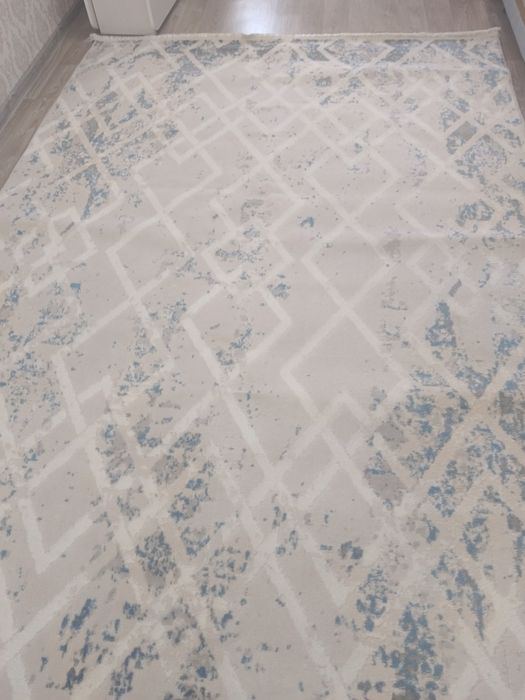 Продаётся ковер в отличном состоянии