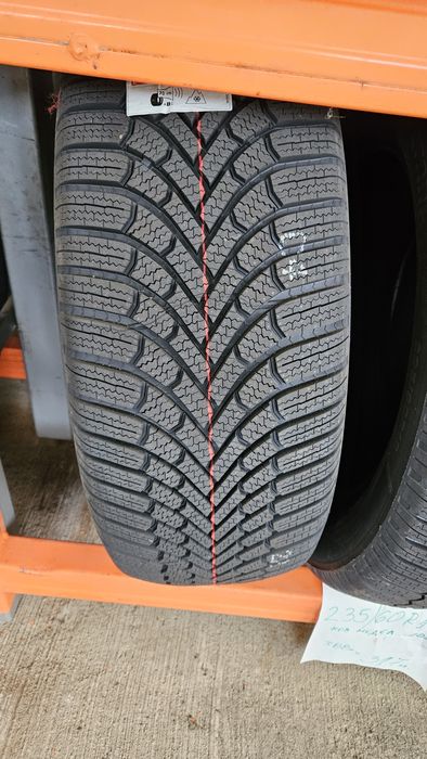 235/60R18 Bridgestone Blizzak 6