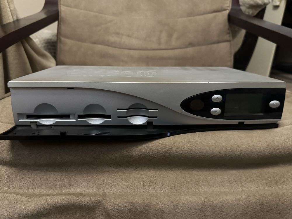 Продавам сателитен приемник DreamBox 7020-S original