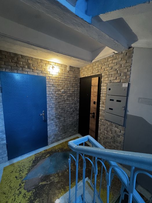 Продается 2 ком с болконом 2 на  6