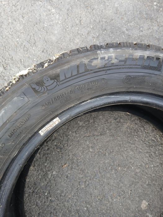 Vand 2 anvelpoe  Michelin 215 60 17C M+S