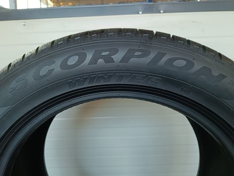 2бр зимни гуми 235/55/19/Pirelli scorpion tm/ dot2822/7.5мм