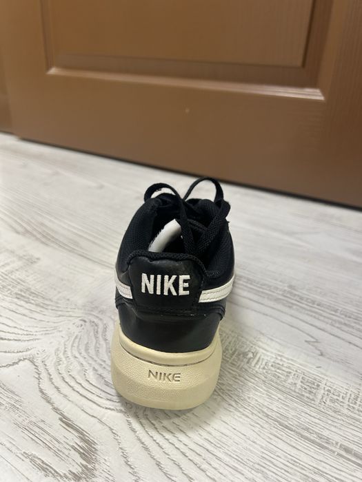 Черни обувки на ,,Nike”