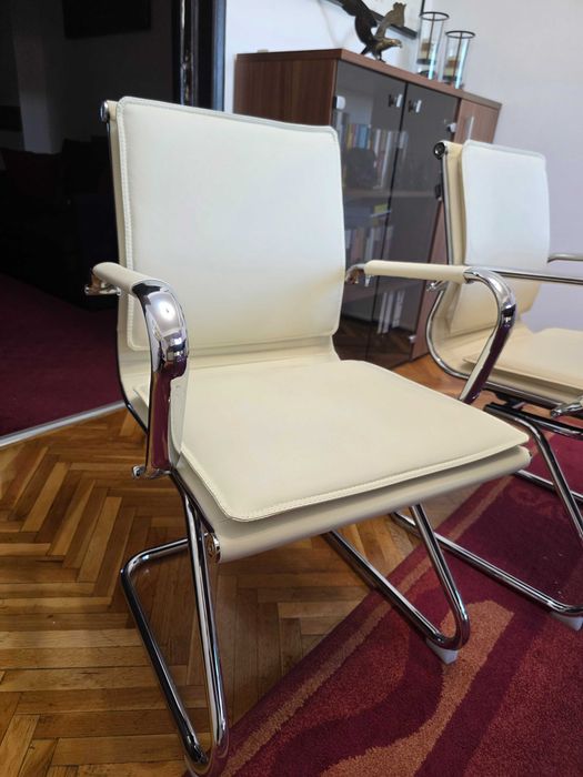 4 Scaune piele vizitator (2+2 gratis) 600 lei toate