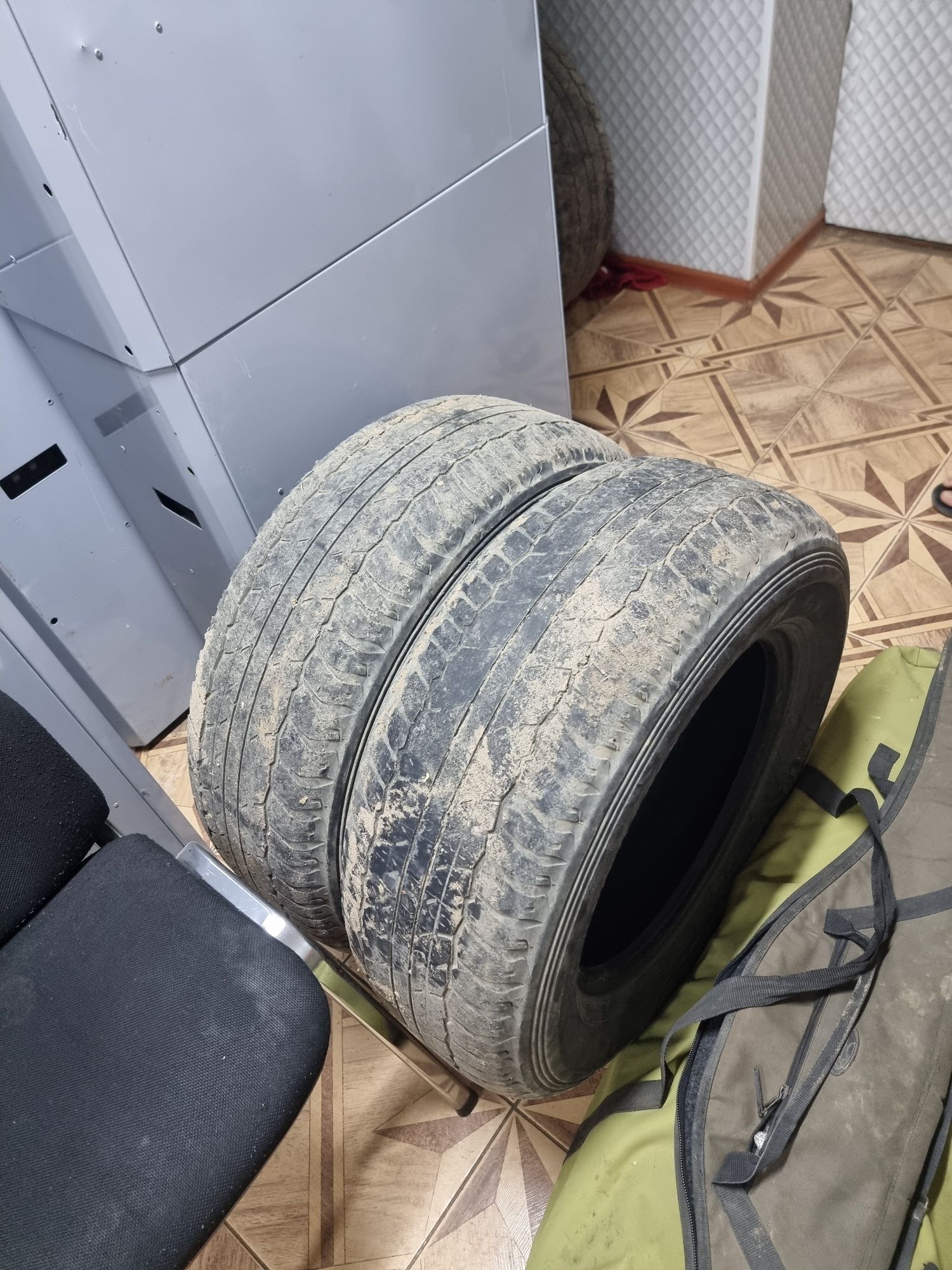 Продам шины от прадо