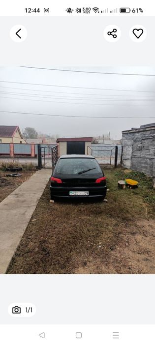 Машина Пежо хетчбэк