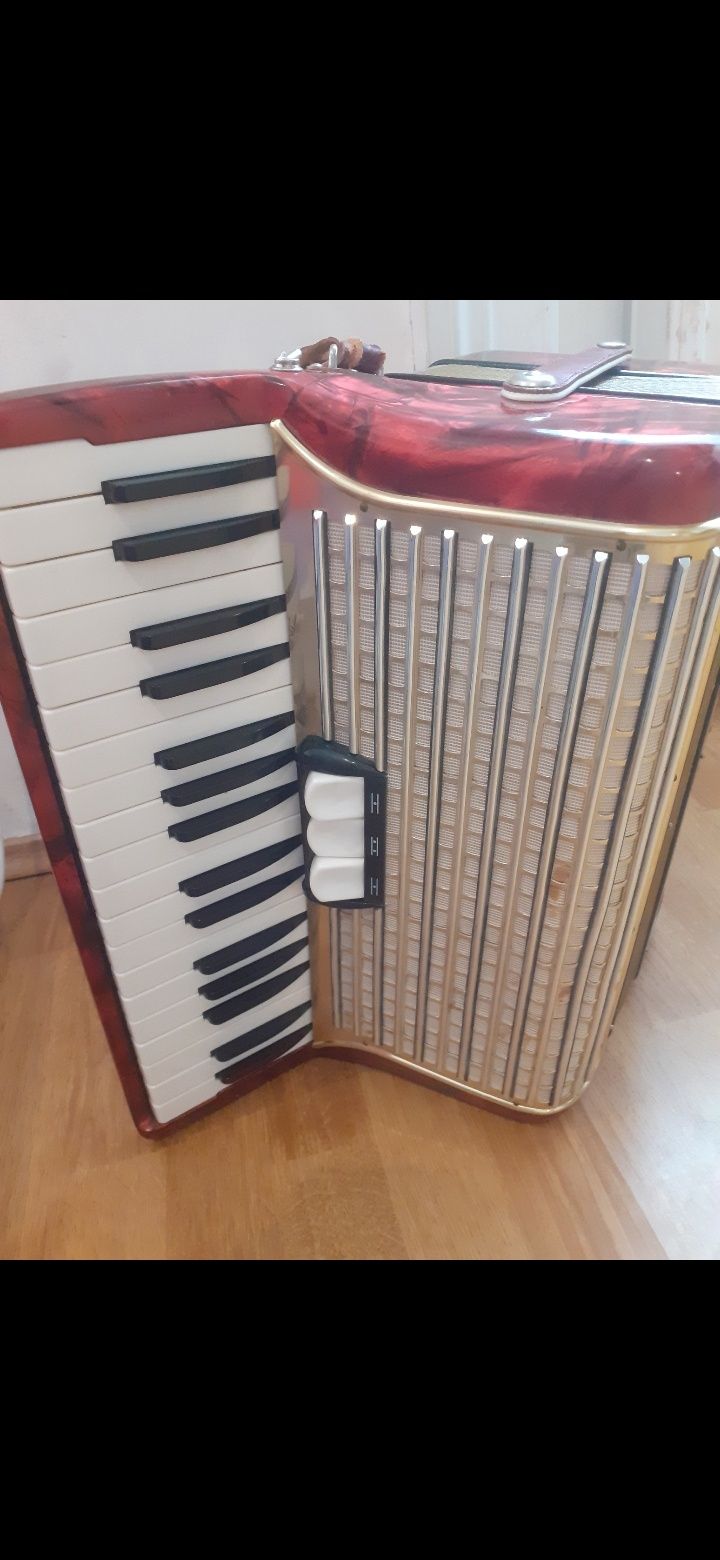 Vând acordeon in stare perfectă, si acordat