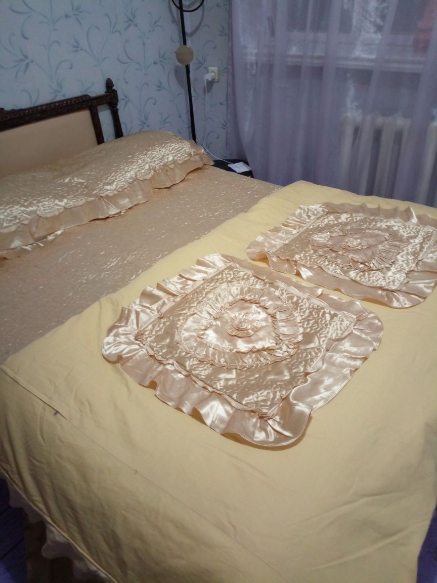 Продам покрывало со шторами