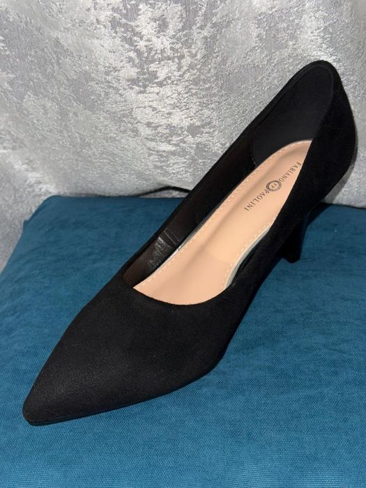 Продам туфли замшевые новые.