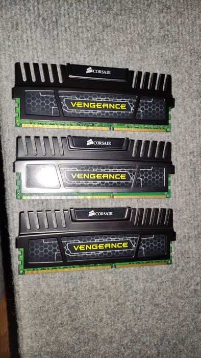 Corsair VENGEANCE RAM памет DDR3 12Gb ( 3 x4Gb)