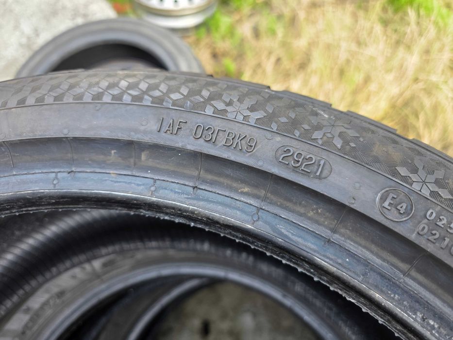 2бр Зимни гуми 235 40 19 - Continental