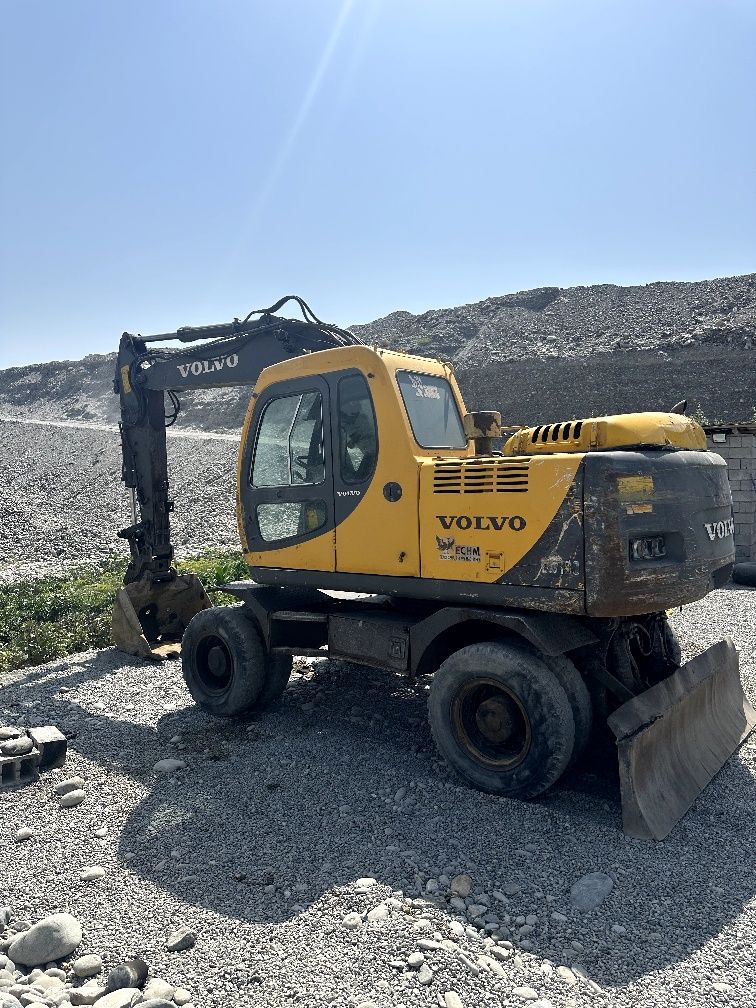 Ekskavator VOLVO 130 sotiladi 28000$