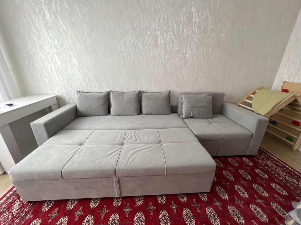 Диван, в отличном состоянии, 2,8 м