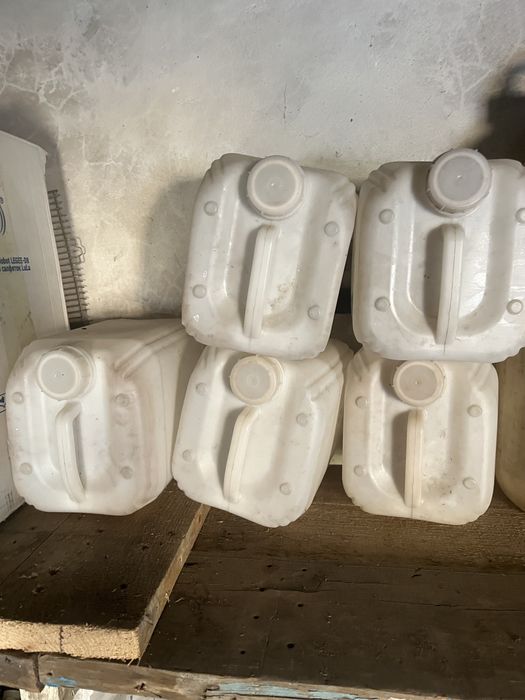 10 литровые пластиковые канистры