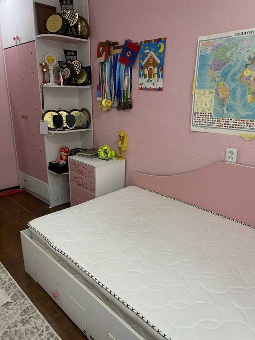 Детский мебельный гарнитур. Кровать с матрасом + шкаф + тумба