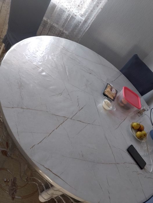 Продаю стол новый.