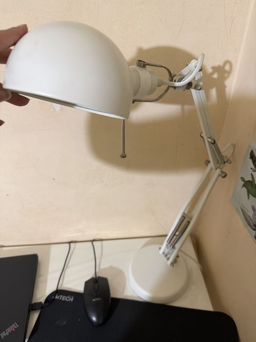 Лампу настольную продам