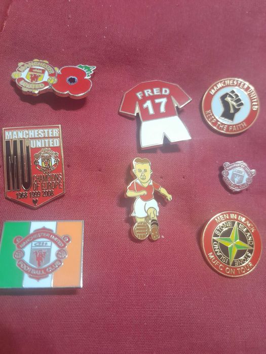 РАЗПРОДАЖБА !!! Оригинални значки на Манчестър Юнайтед !!!