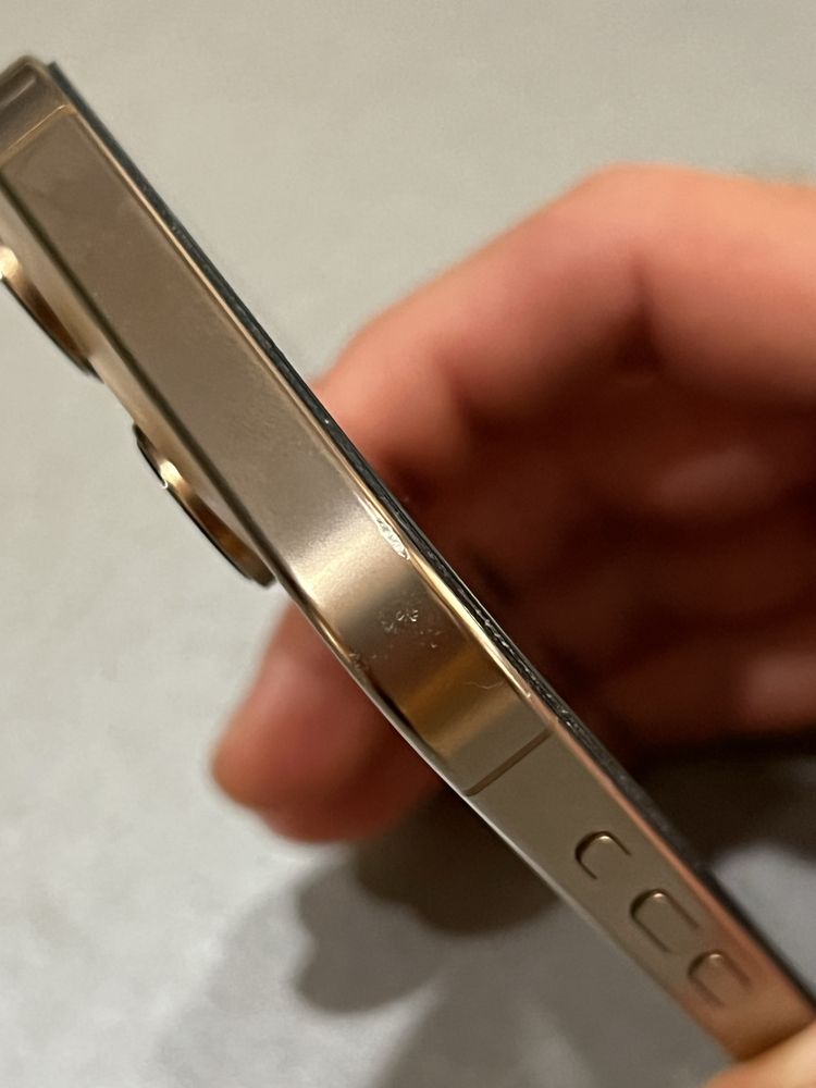iPhone 16 pro с 128 GB памет