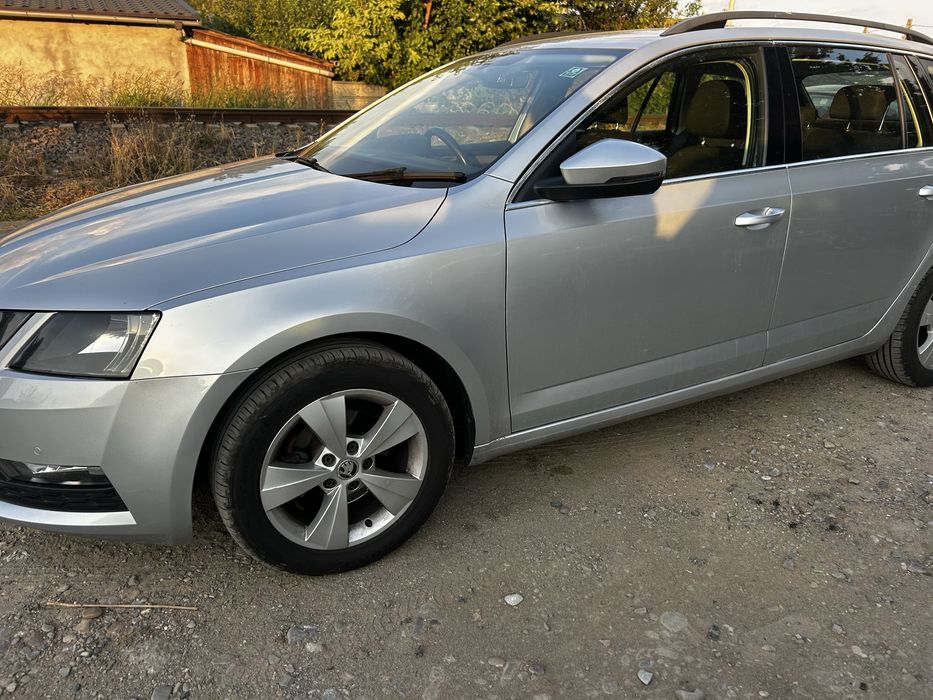 Ușă stânga față Skoda Octavia 3 Facelift
