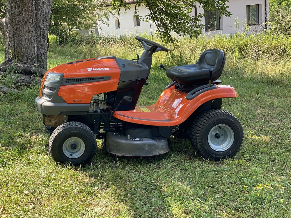 Тракторна Косачка Houqsvarna T38