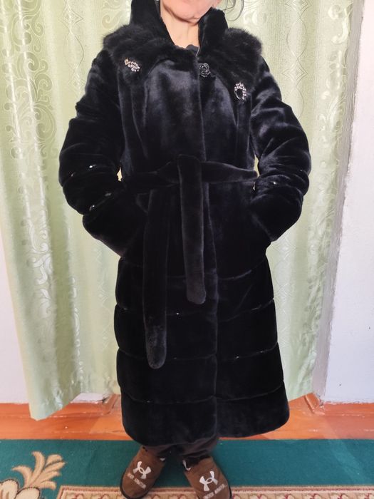 Продается шүба. Черного цвета.