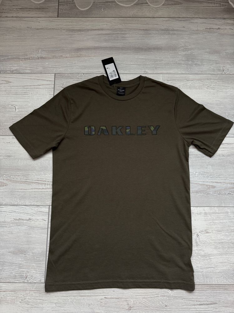 Мъжко! Чисто нова с етикетите оригинална тениска Oakley Camo