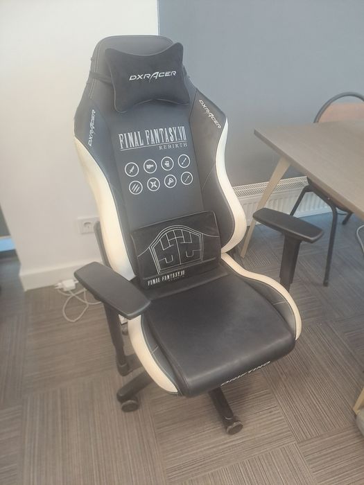 Игровое кресло DXRacer Drifting Final Fantasy VII Rebirth