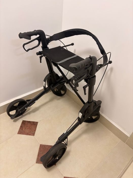 Запазен помощен ролатор