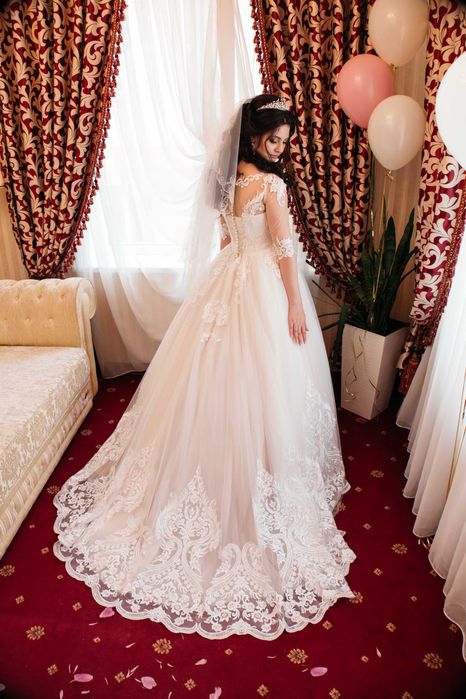 Rochie de mireasa tip printesa cu trena