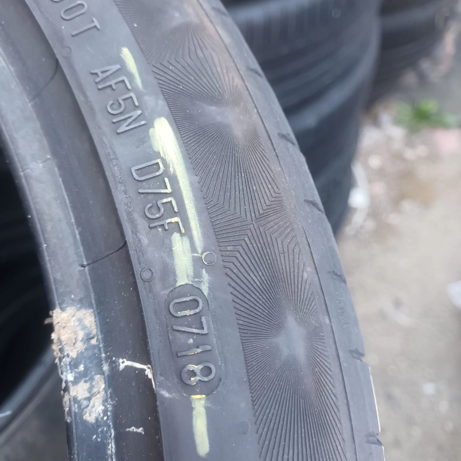 225 40 18 Континентал 2бр летни