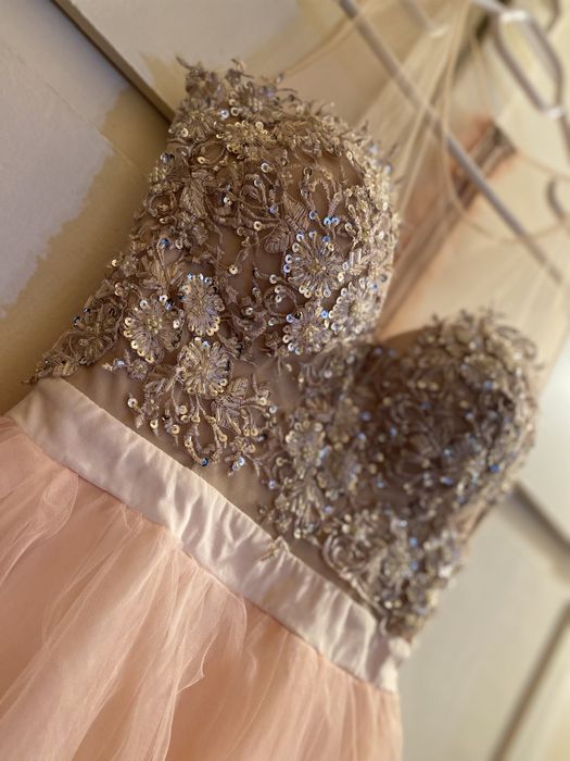 Rochie speciala cu pietricele