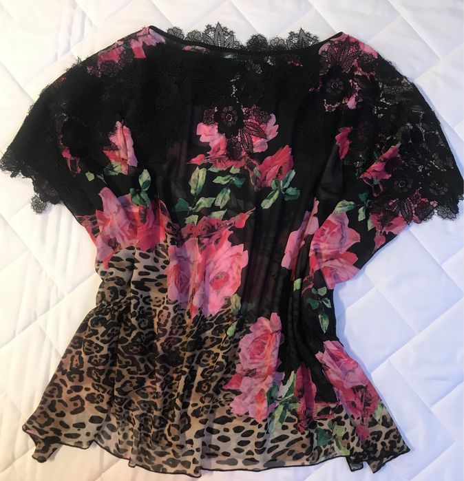 Bluză damă cu model floral și dantelă