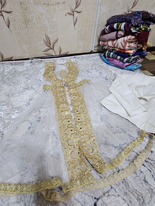 Kelin uchun kastyum va toshli setka